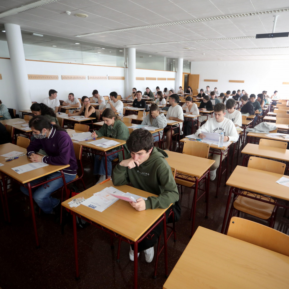 Casi 3.000 coruñeses calientan motores para la selectividad