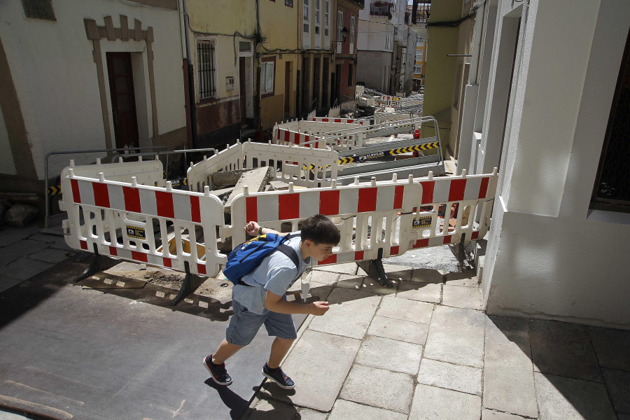 La obra de la calle Cortaduría toca a su fin y deja Azcárraga lista para la Feira das Marabillas