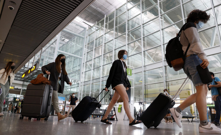 Piden seis años de cárcel para un hombre al que se le interceptó droga en el aeropuerto de Santiago