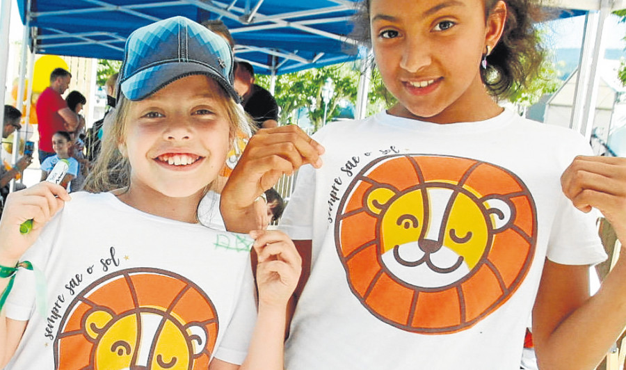 Una ola de solidaridad invade Meis para ayudar al pequeño Leo