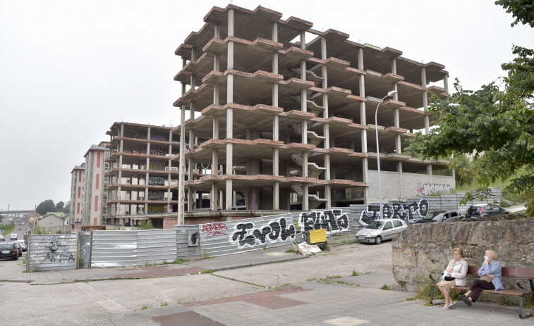 La avenida de Finisterre acoge el último gran “esqueleto” de la ciudad