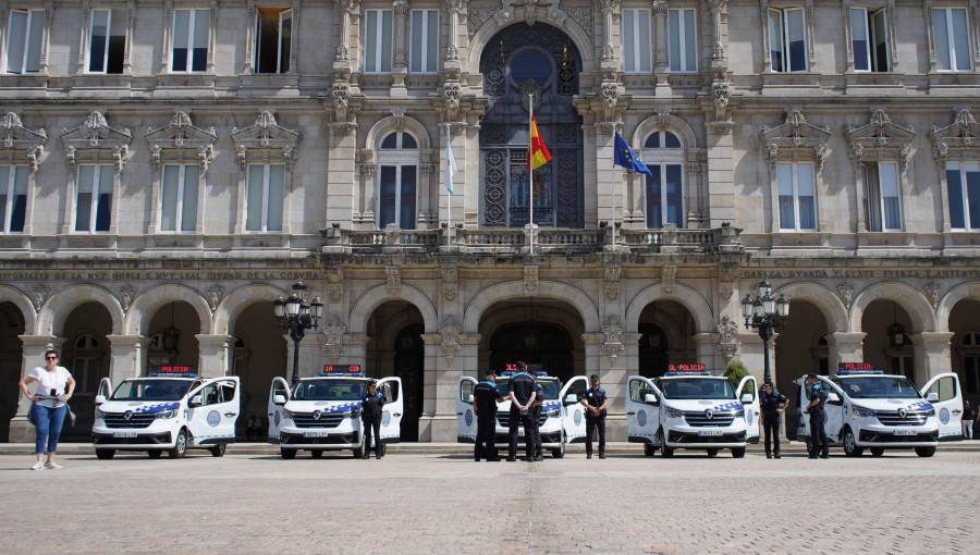 La Policía Local cuenta ya  con sus nuevas furgonetas tras cuatro meses de retraso