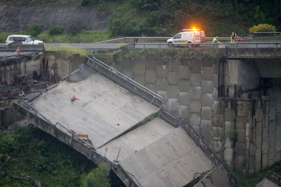 El Gobierno admite la situación "muy inestable" del viaducto de la A-6, sin concretar si se demolerá