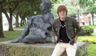 El doble argentino de John Lennon colabora en A Coruña con The Royal Green Jackets para  su nuevo videoclip