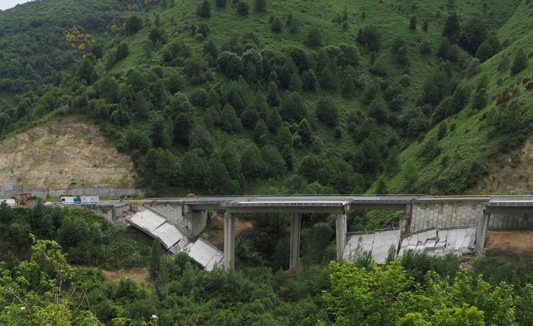 La Xunta exige al Gobierno “celeridad” en las pesquisas del derrumbe del viaducto de la A-6