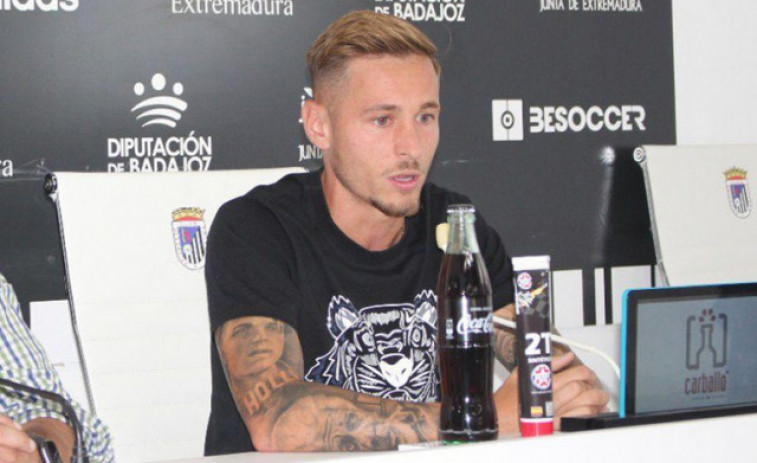 Isi Gómez, tercer fichaje del Depor, llega por una campaña