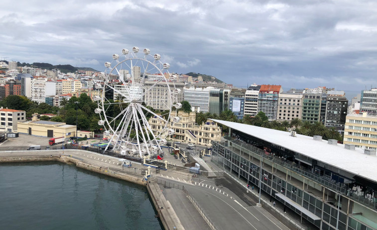 La noria del muelle de Batería abrirá al público mañana por la tarde