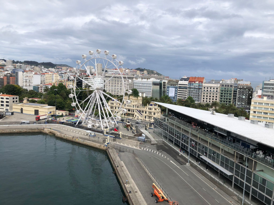 La noria del muelle de Batería abrirá al público mañana por la tarde