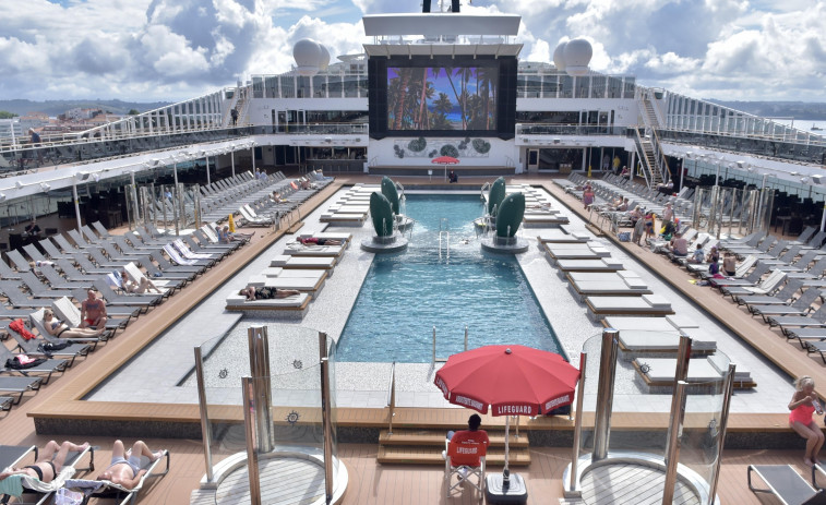 El puerto acogió al crucero Virtuosa, un resort flotante con realidad virtual