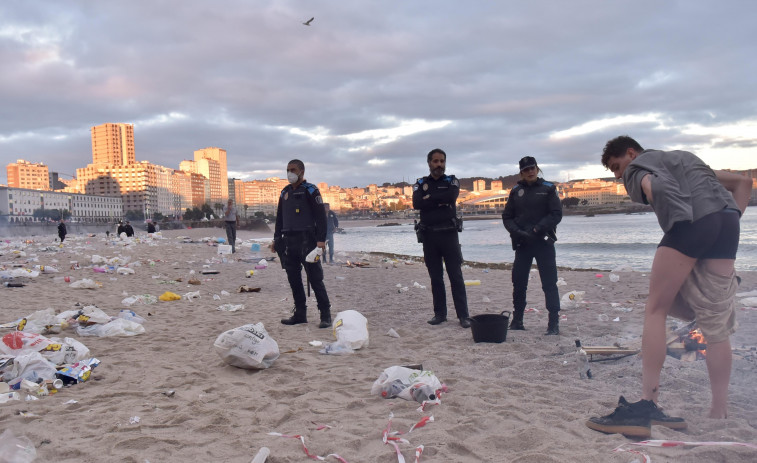 Unas 125.000 personas disfrutaron en A Coruña de un San Juan sin incidentes graves