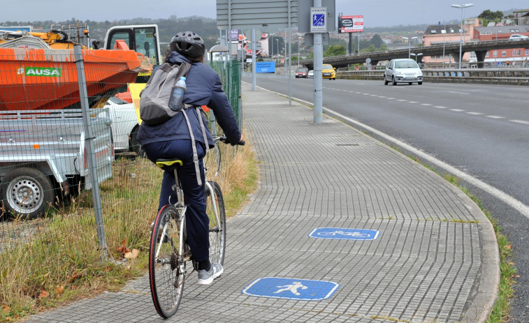 Los vecinos de Palavea urgen un carril bici ante el “precario” estado del existente en A Pasaxe