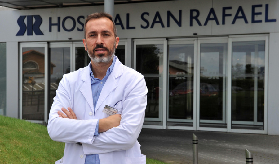 Óscar Gayoso | “Conseguimos que el paciente operado camine con muletas y sea independiente el primer día”