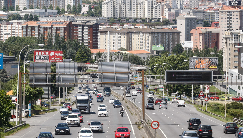 Vista de la avenida de Alfonso Molina, principal nodo de tráfico de la ciudad  Quintana