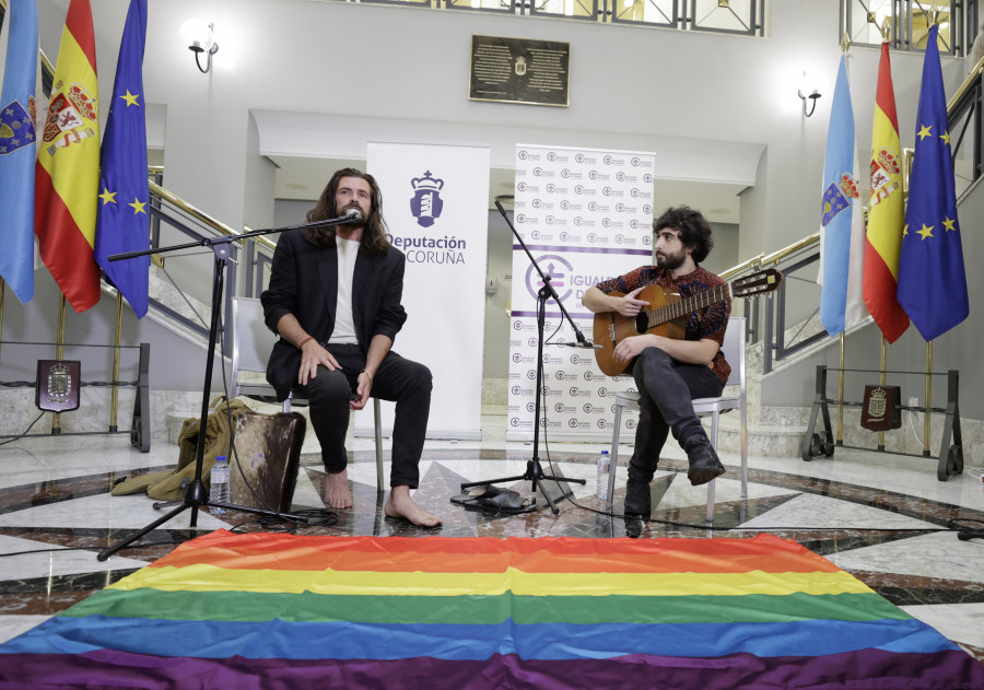 La Diputación de A Coruña recuerda a Samuel Luiz con un fado