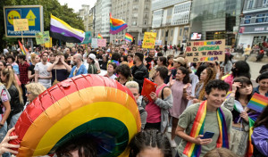 Miles de personas se manifiestan en A Coruña en el Día del Orgullo LGTBI