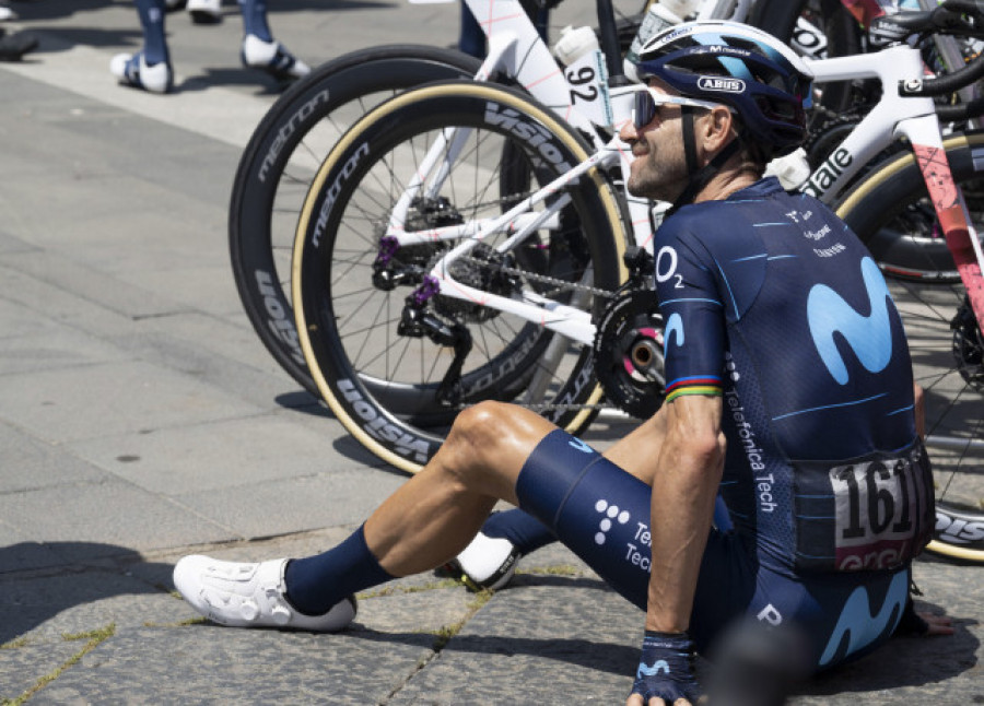 Valverde y otros 2 ciclistas, leves tras ser atropellados por coche a la fuga