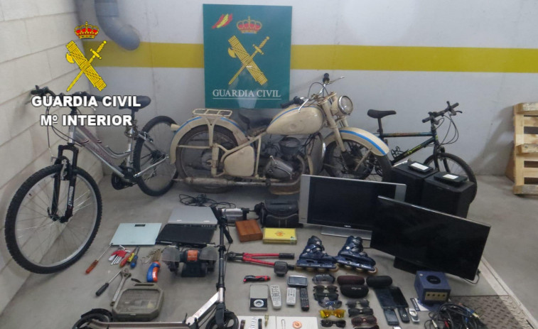 Tres detenidos por catorce robos en viviendas del área de A Coruña