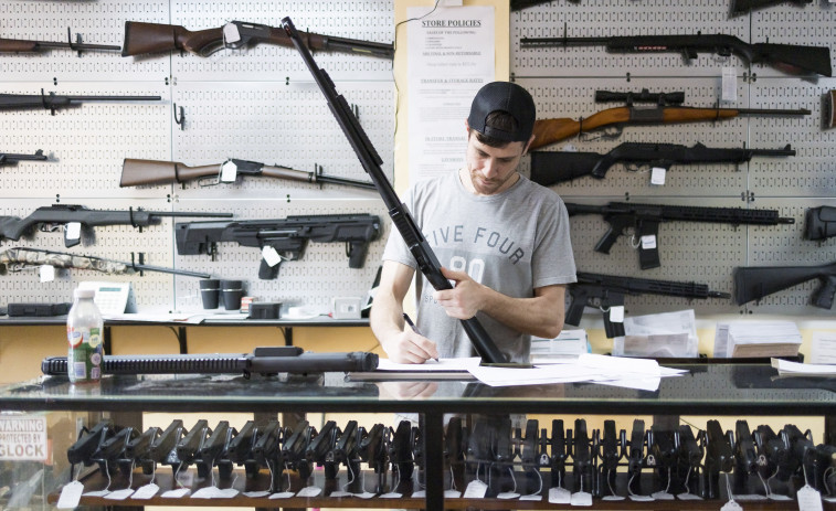 Nueva York aprueba una ley que restringe las armas tras el fallo del Tribunal Supremo