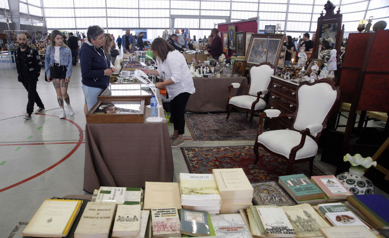 O Carregal despide  la I Feira de Antigüidades de Betanzos