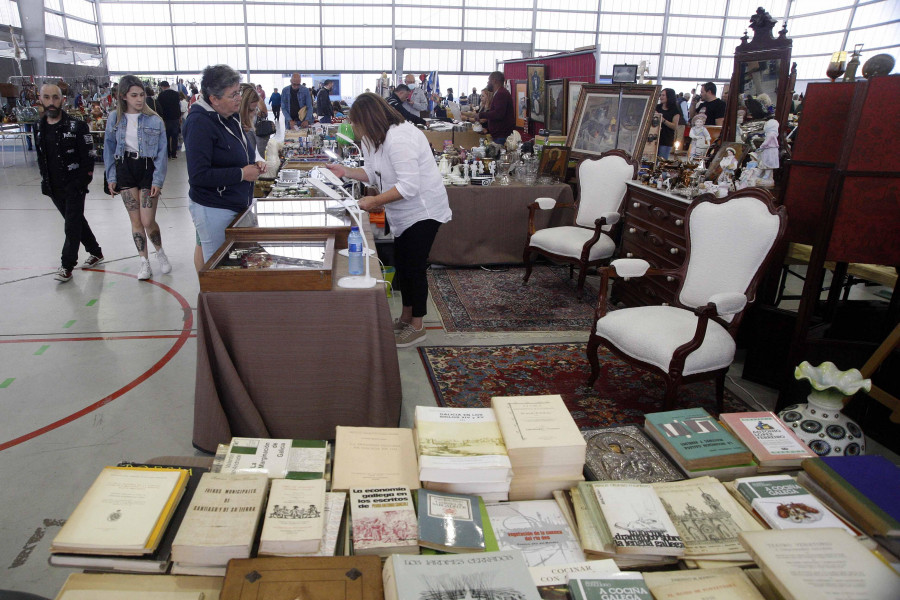 O Carregal despide  la I Feira de Antigüidades de Betanzos