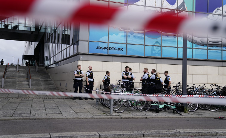 Tres muertos y varios heridos en un tiroteo en un centro comercial de Copenhague