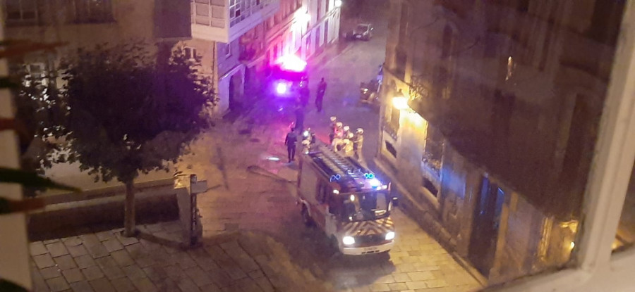 Un incendio en la calle Damas dejó sin suministro eléctrico a varios vecinos