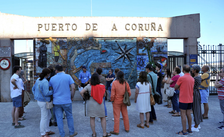 Gran éxito de las visitas guiadas al puerto, que se celebran hasta octubre