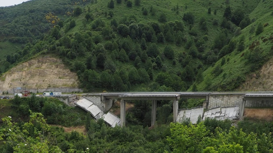 El Gobierno espera habilitar en agosto la alternativa al tráfico por Pedrafita afectado por el derrumbe en la A-6