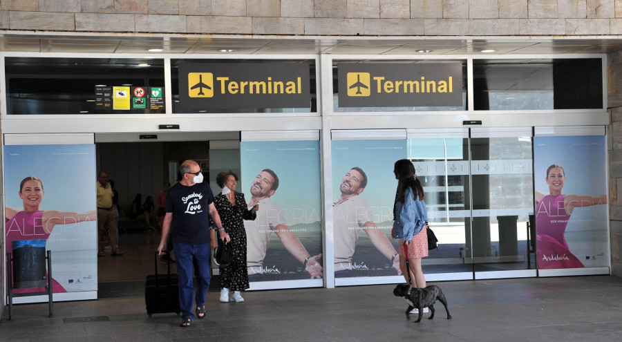 El reto de Alvedro: el aeropuerto recibe un 63% menos de pasajeros que en 2019