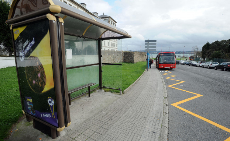 Condenado a dos años de cárcel un vecino de A Coruña por rozar deliberadamente el pecho a una menor en una parada de bus