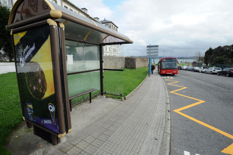 Condenado a dos años de cárcel un vecino de A Coruña por rozar deliberadamente el pecho a una menor en una parada de bus