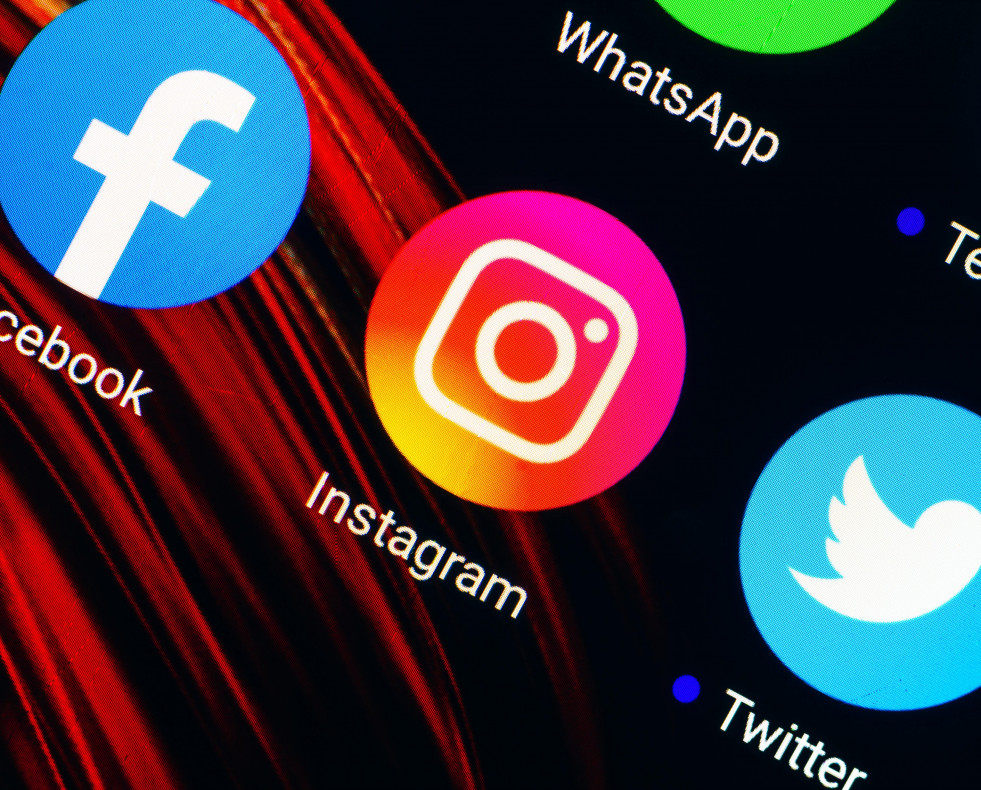 Logos de redes sociales y aplicaciones de mensajería instantánea