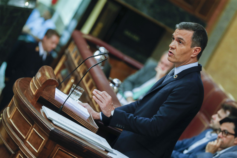 Sánchez, recibido con aplausos del PSOE a su llegada al Congreso