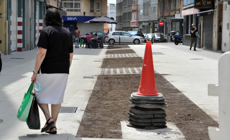 Las obras de humanización en la calle de San Leopoldo, a  la espera de las zonas verdes