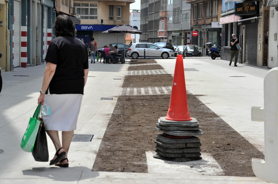 Las obras de humanización en la calle de San Leopoldo, a  la espera de las zonas verdes