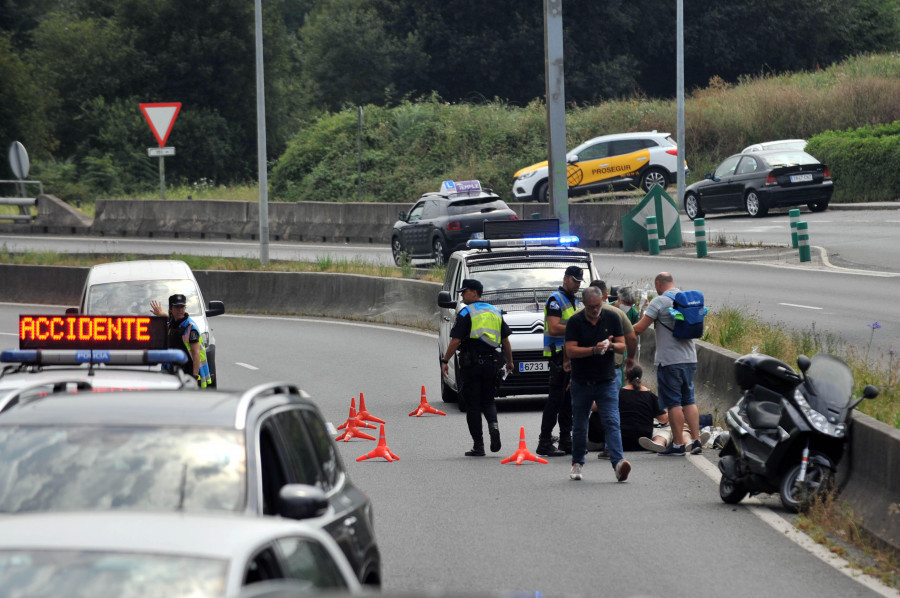 Muere la motorista de 44 años que se estrelló a la entrada del túnel de Os Castros