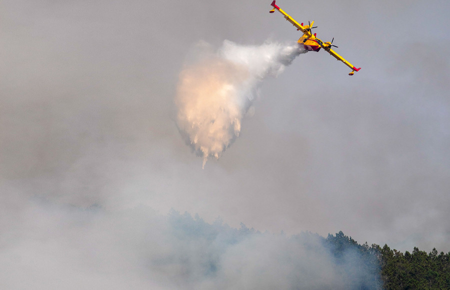 Galicia multiplica incendios hasta 6.360 hectáreas y varios núcleos en riesgo