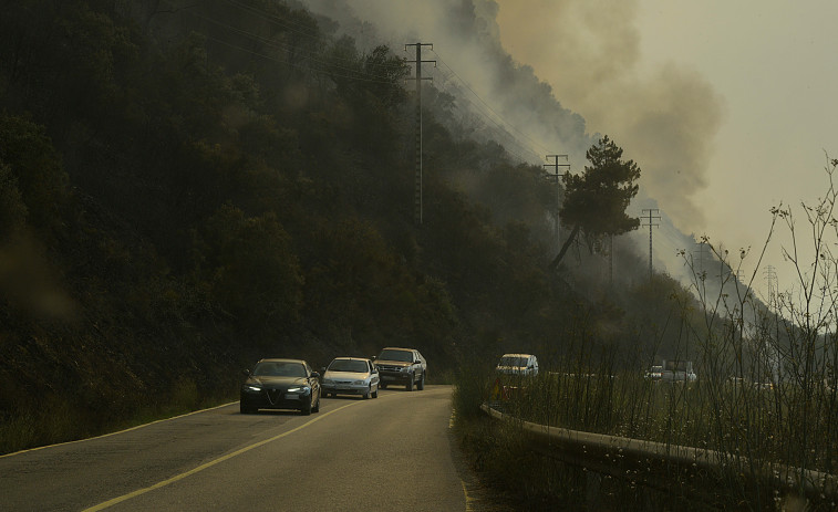 Los dieciséis incendios de Galicia han quemado ya casi 19.000 hectáreas