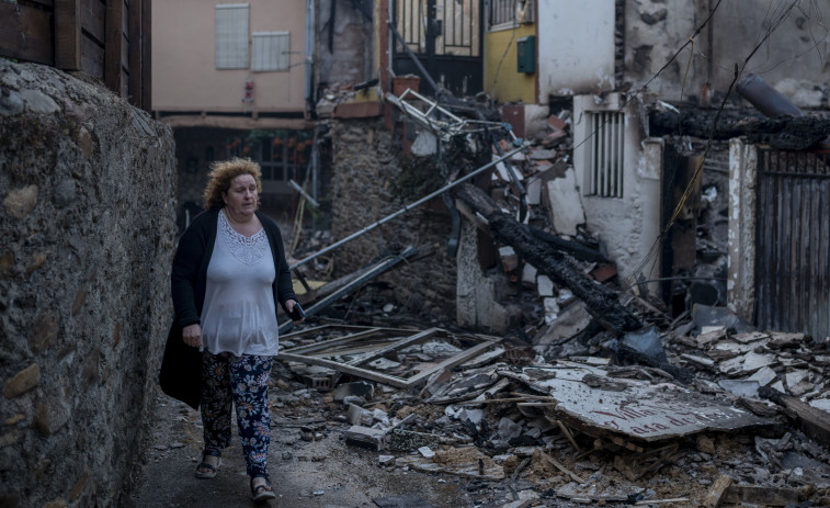 La Xunta eleva la cifra de desalojados por los incendios a más de 1.400