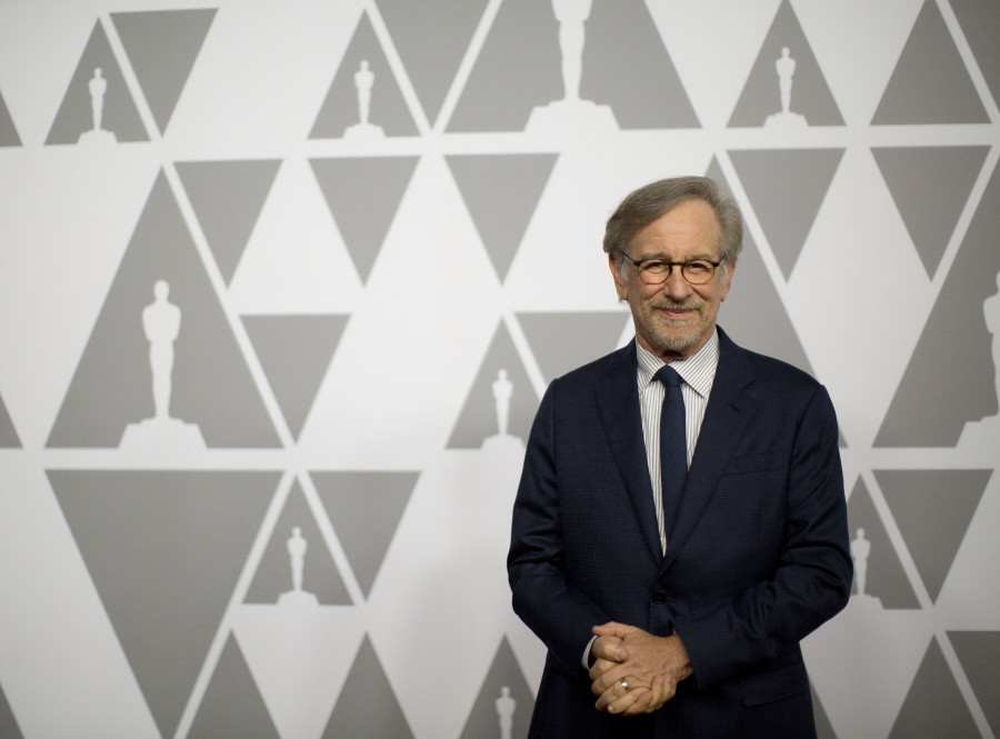 Spielberg dirige con un 'smartphone' el primer videoclip de su carrera