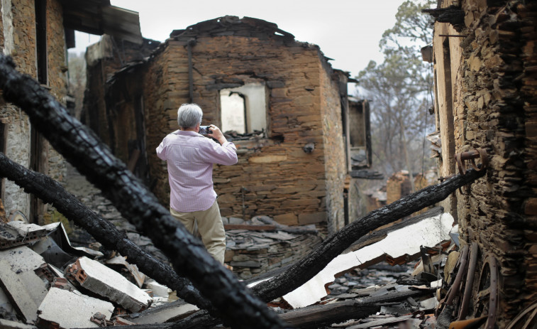 Regresa a casa la mayoría de las personas desalojadas por los incendios en O Courel