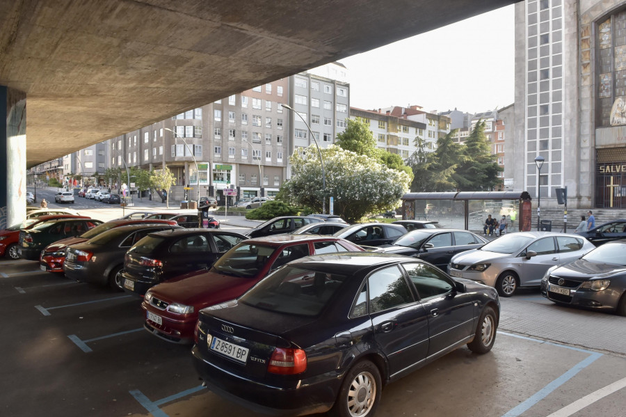 Os Mallos y Cuatro Caminos perderán casi ochenta plazas de aparcamiento
