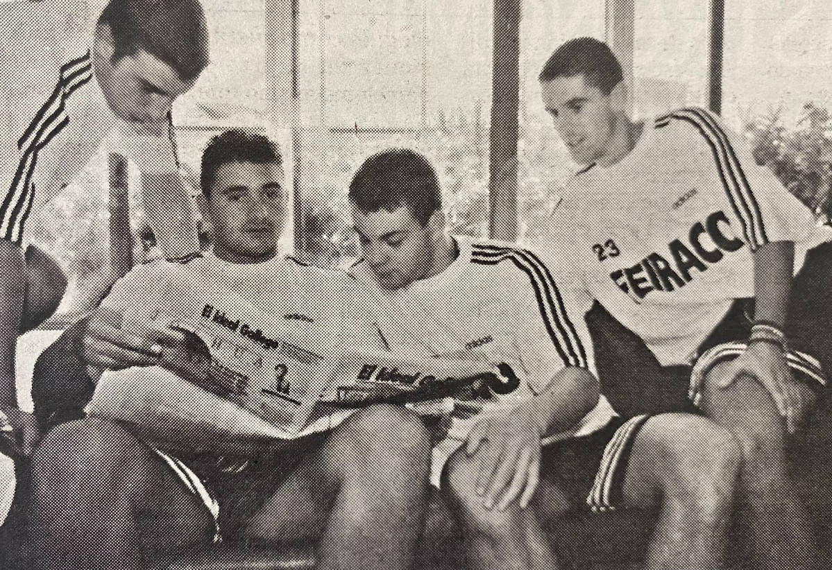 David, Viqueira y Padu00edn leen El Ideal Gallego en 1997