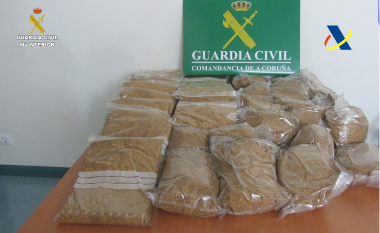 La Guardia Civil y Aduanas se incautan de 83 kilos de tabaco de contrabando en  A Coruña