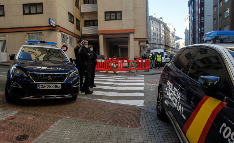 Herido leve un joven al que su novia atacó con una botella rota en A Coruña