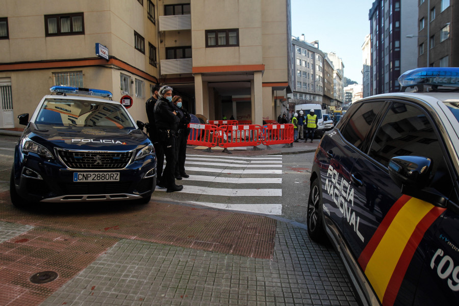 Herido leve un joven al que su novia atacó con una botella rota en A Coruña