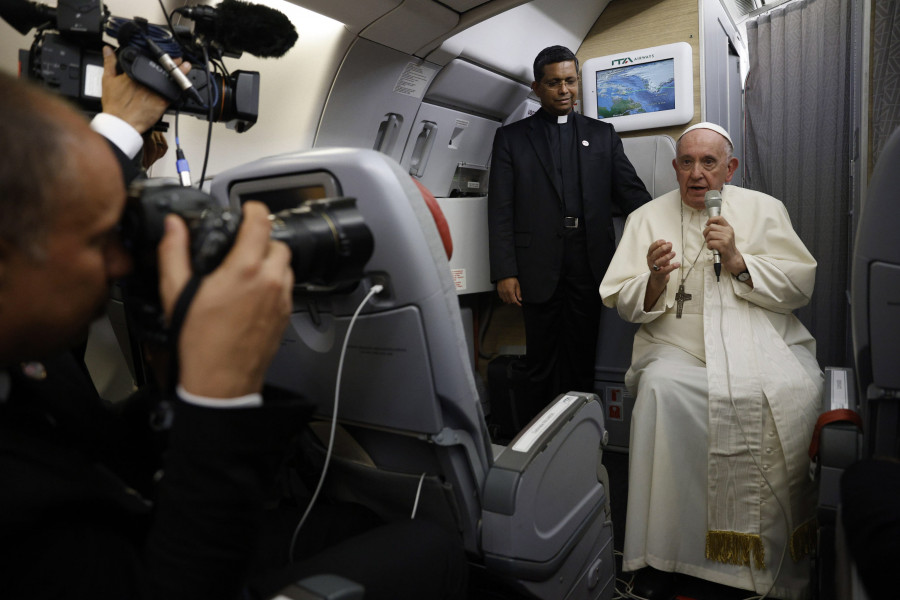 El papa deja la puerta abierta a la renuncia y dice que no sería una catástrofe