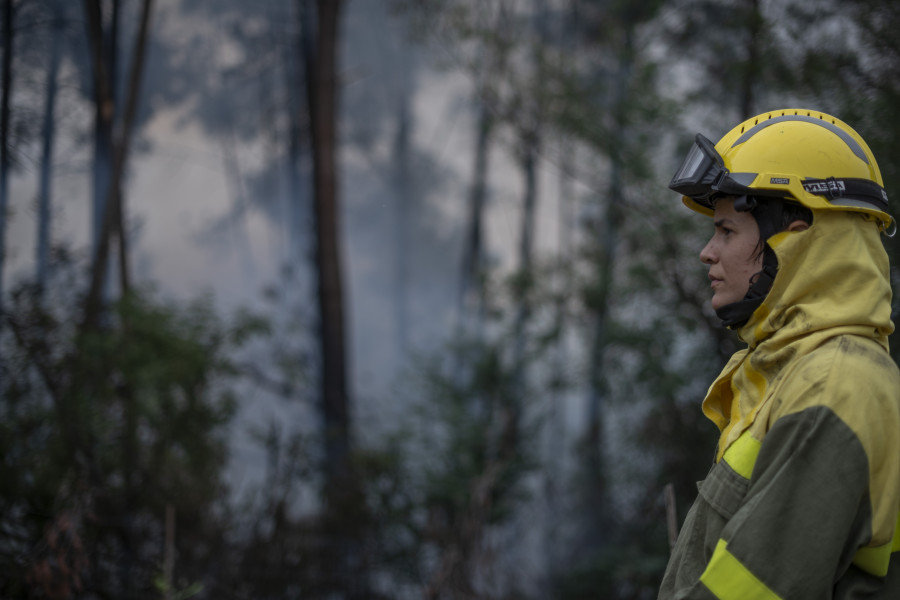 Un incendio forestal en Arbo obliga a activar la alerta por proximidad a las viviendas