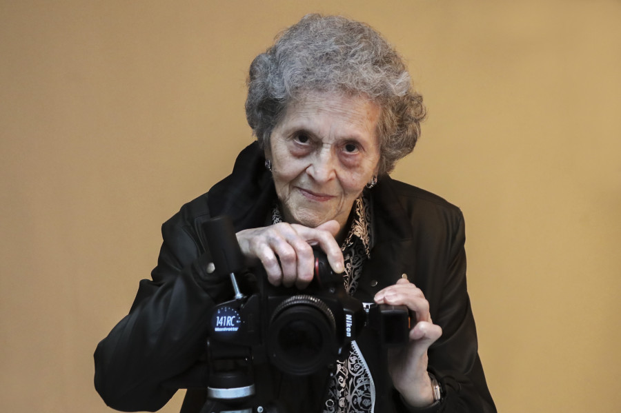 Julia López, la fotógrafa más veterana de Galicia: "Me gusta tratar con la gente"