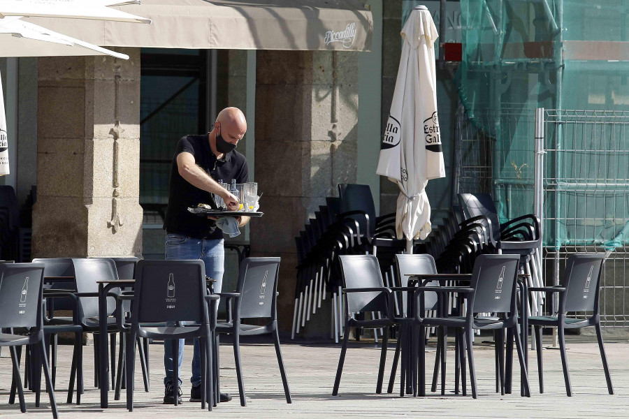 La bajada del paro continua en julio, pero se modera